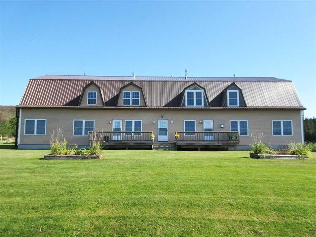 2637 Farrar Road, Newport Town