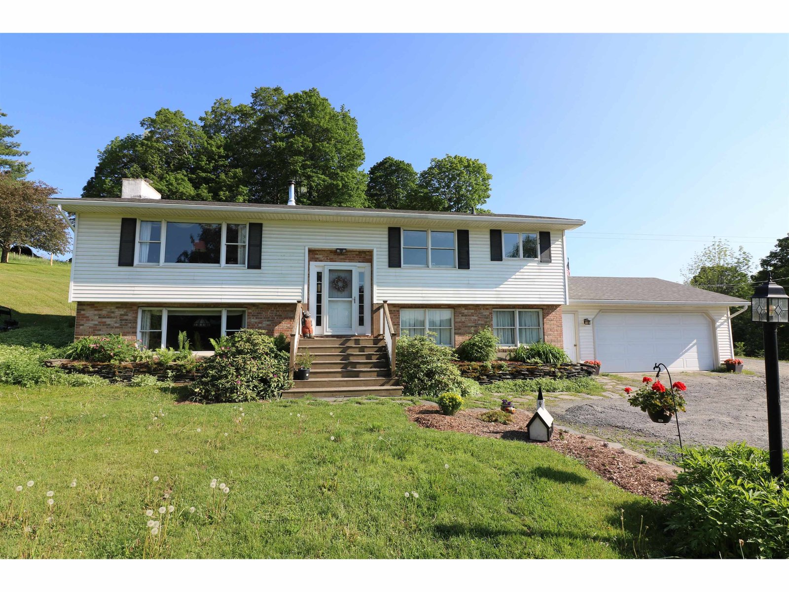 251 South Hill Road, Williamstown