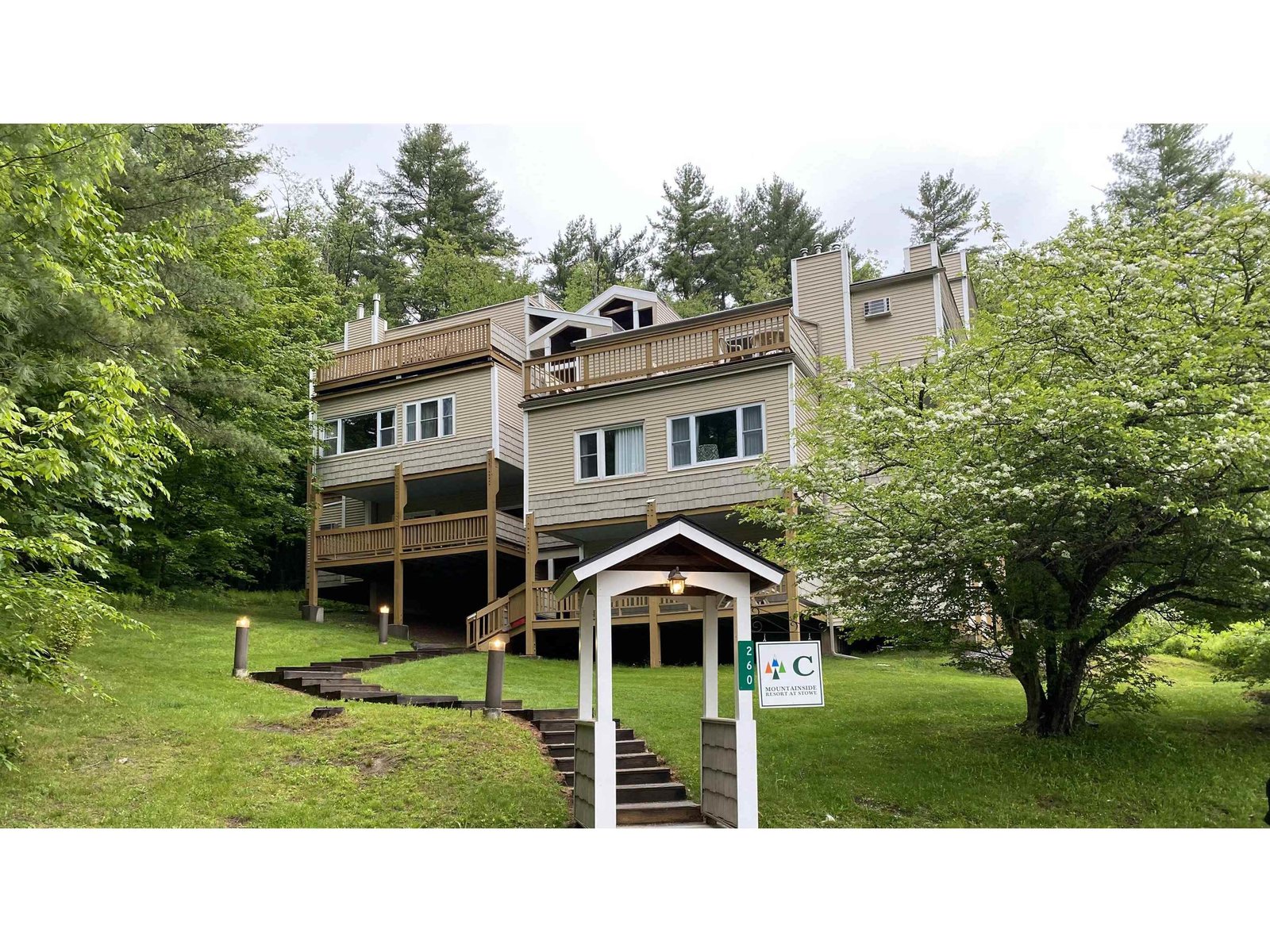 260 Mountainside Drive, Stowe