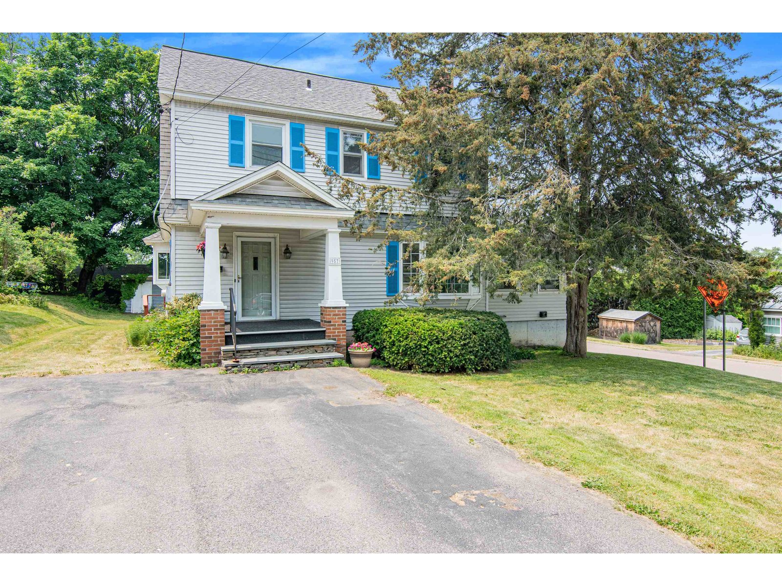 957 Pine Street, Burlington