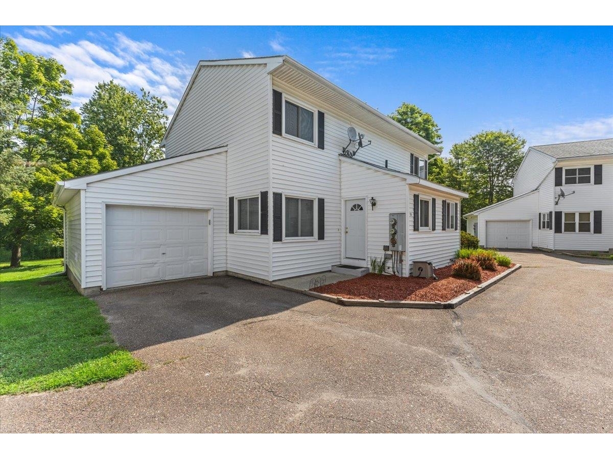 58 Foxwood Circle, Williston