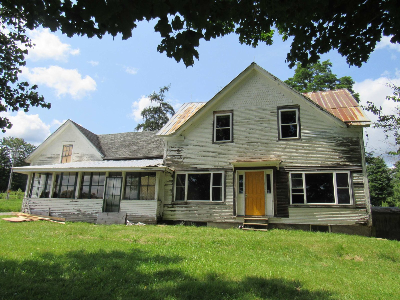 12 Baraw Road, Lowell