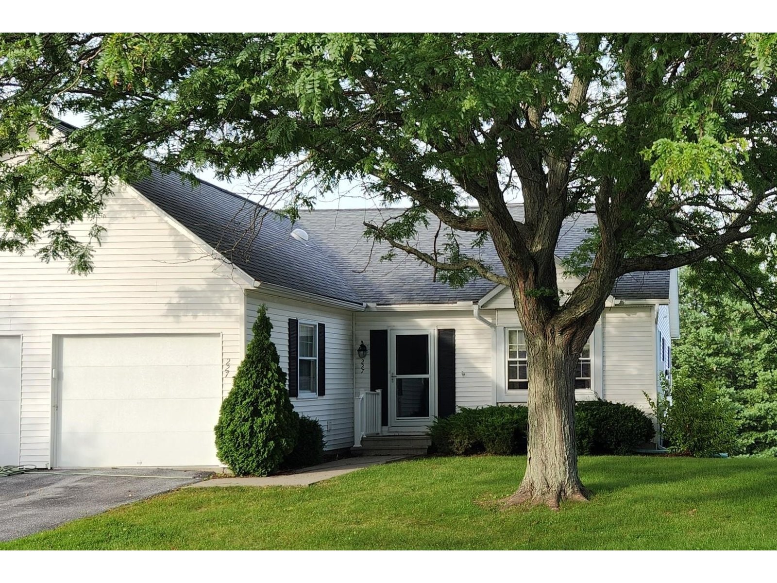 227 Eastview Circle, Williston