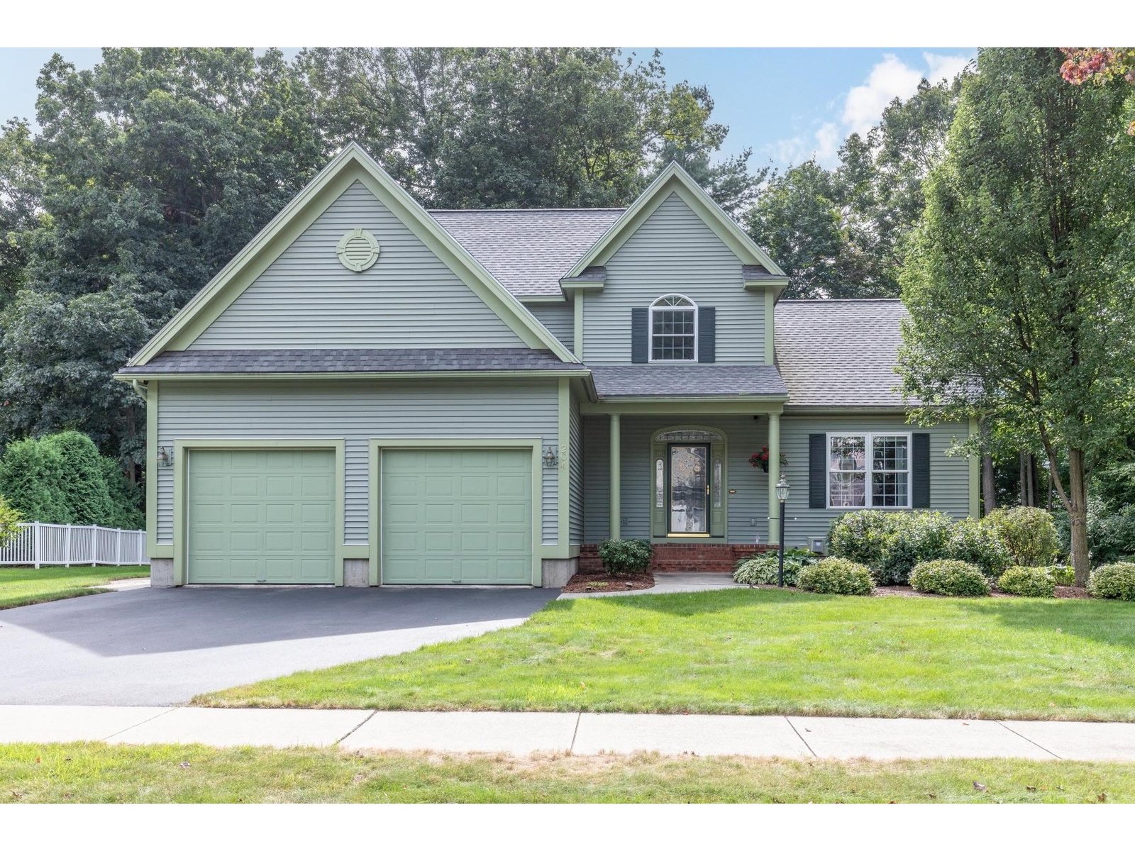 204 Nice Way, Colchester