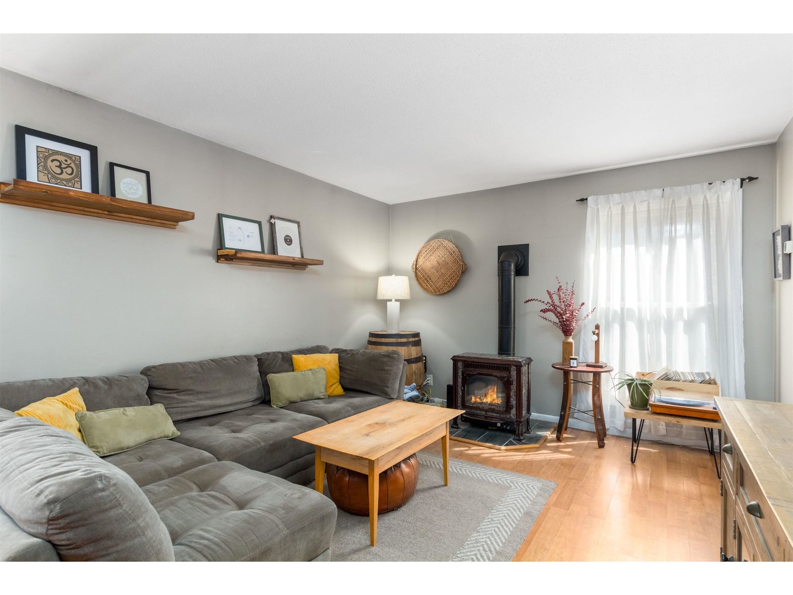 180 Ledgewood Circle, Burlington