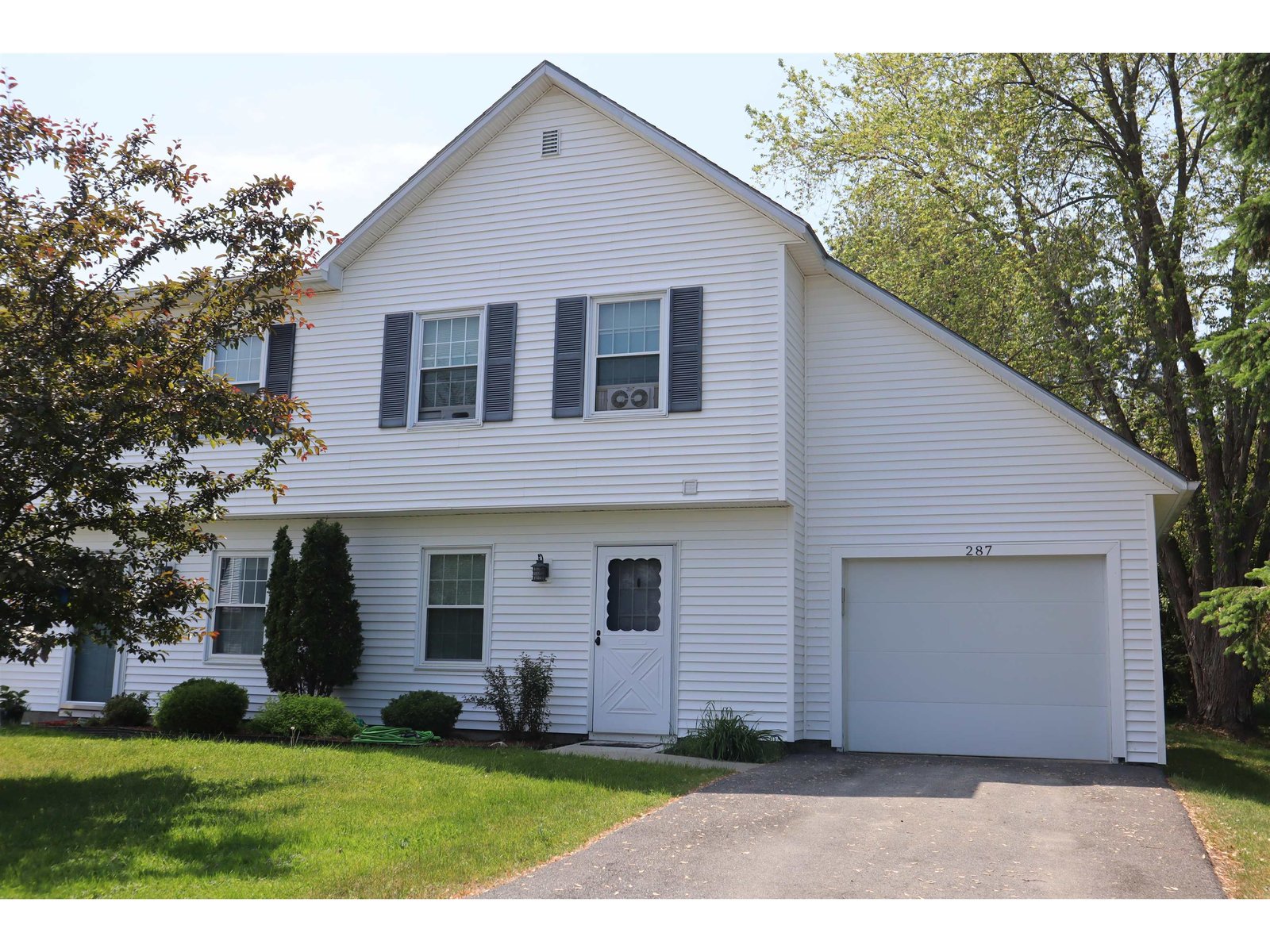 287 Eastview Circle, Williston