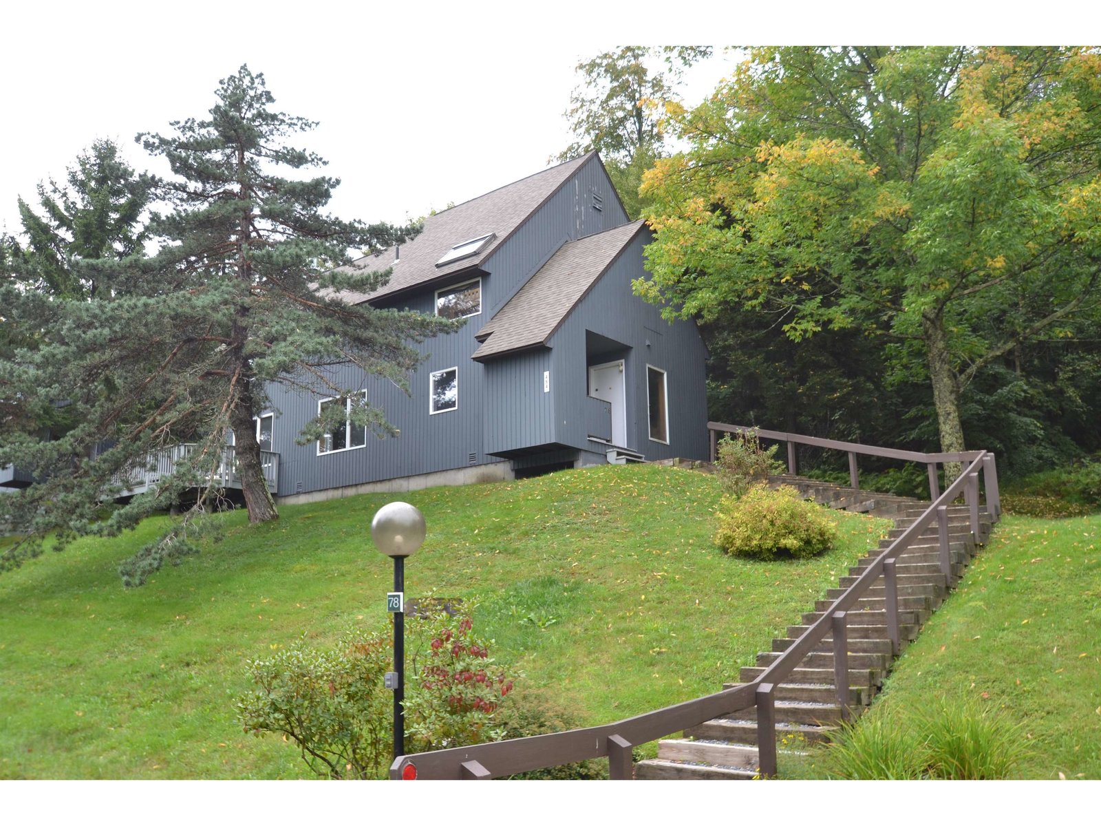 454 South Village Boulevard, Warren