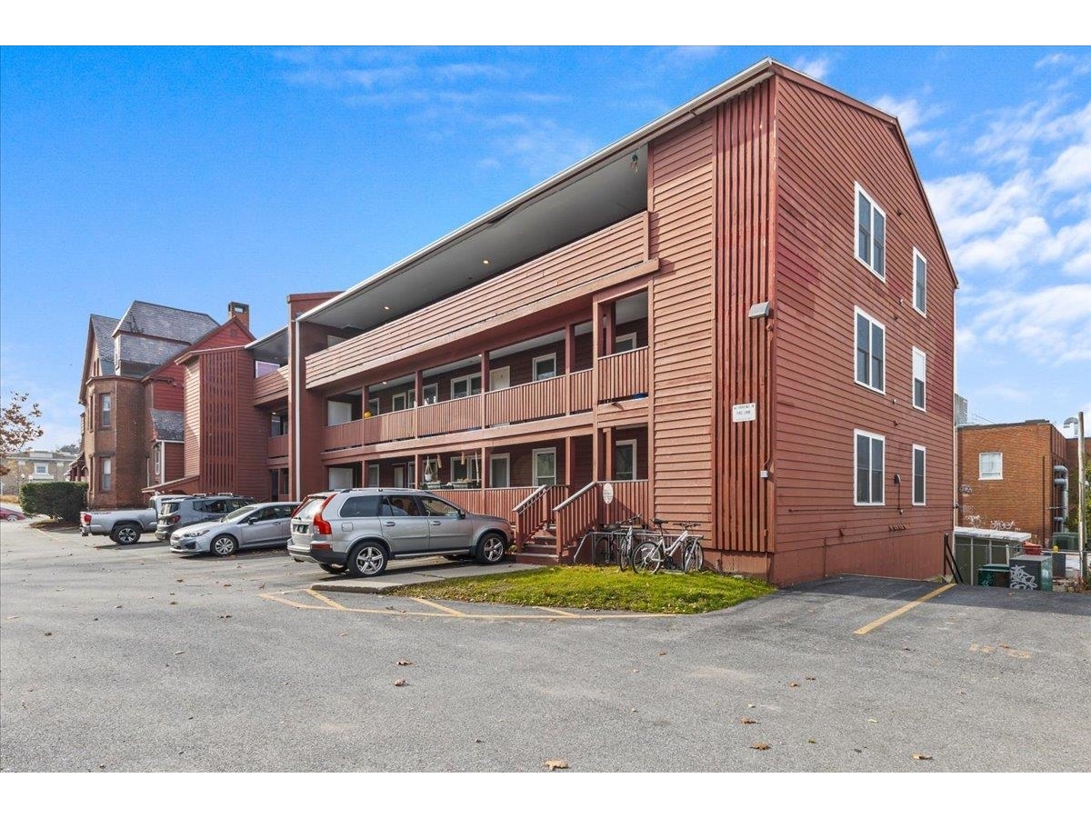 25 Baycrest, Unit 305 South Burlington, Vermont Sold in 2016