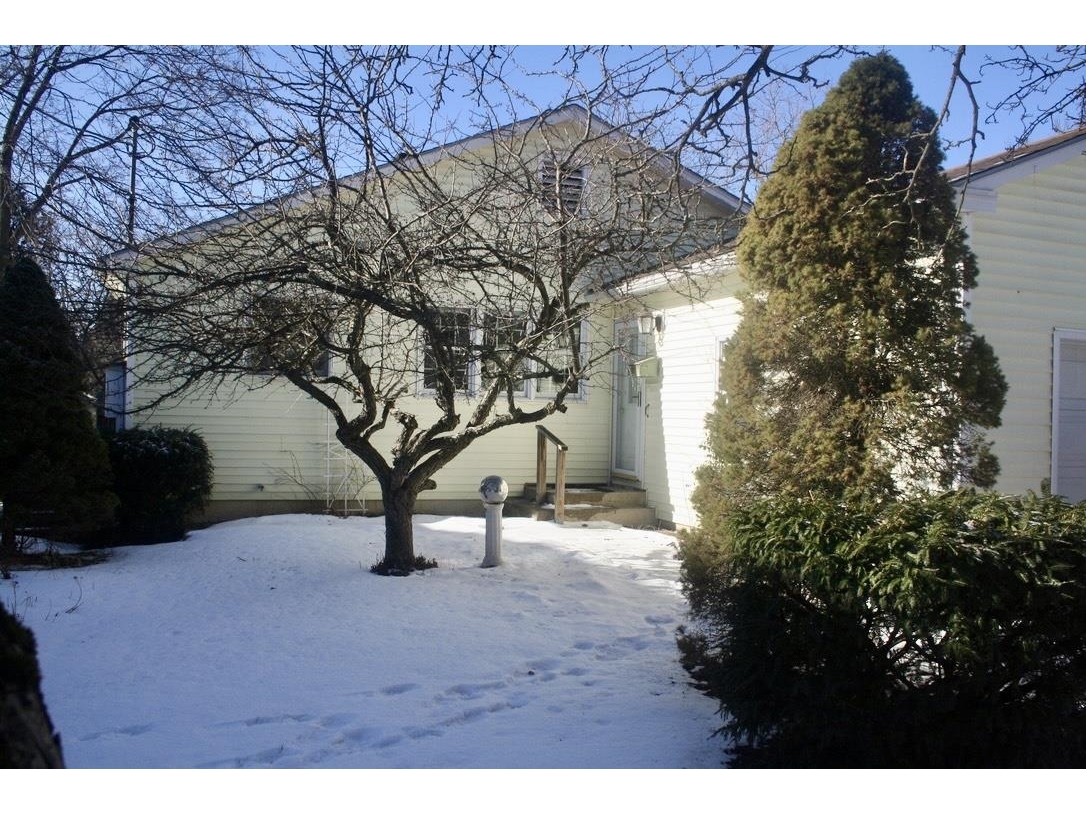 115 Foster Street, Burlington