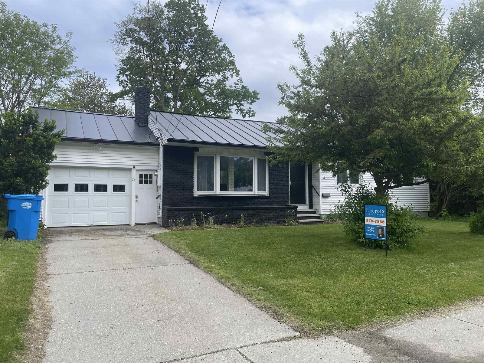 87 Shore Road, Burlington