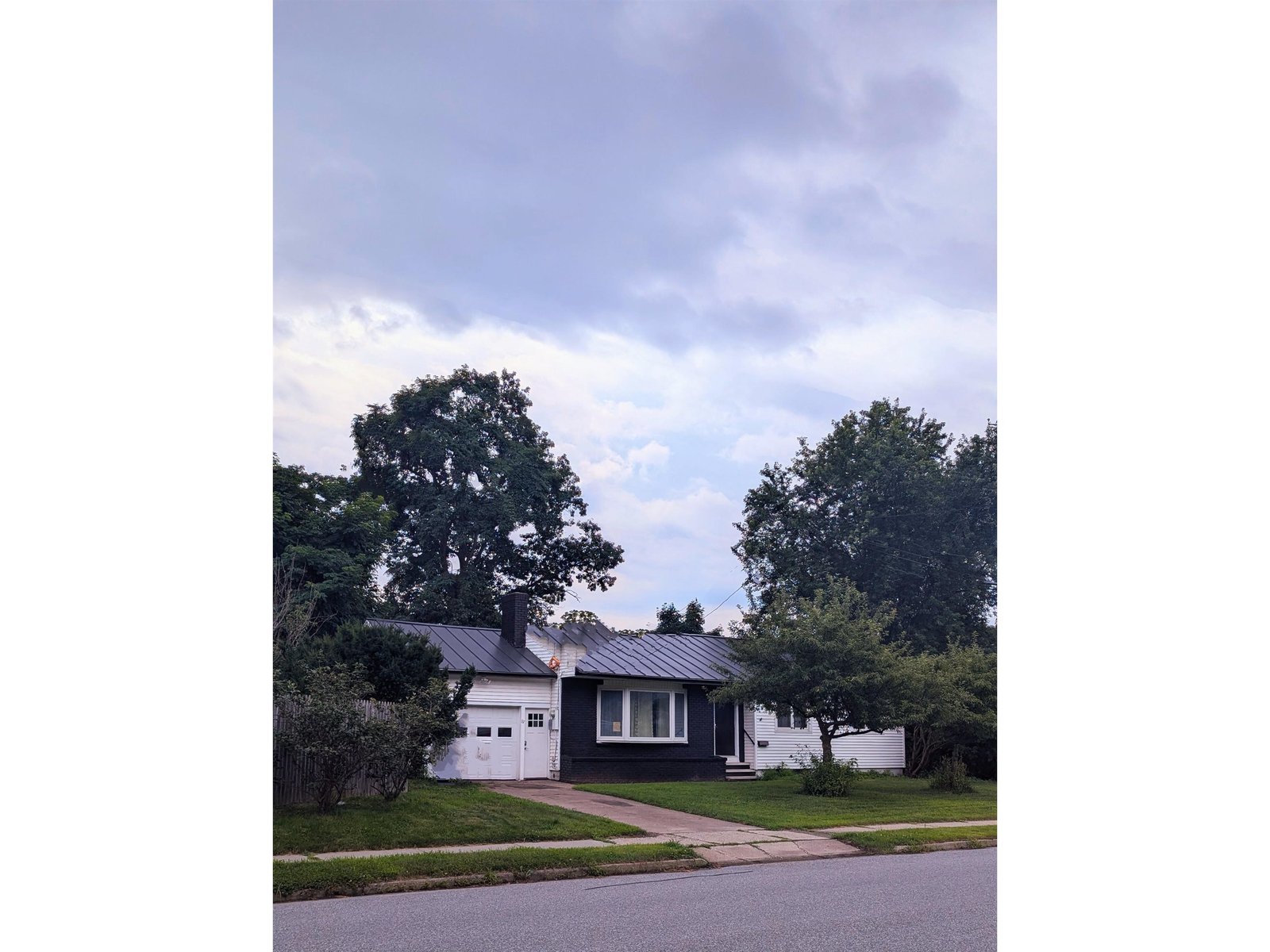 87 Shore Road, Burlington