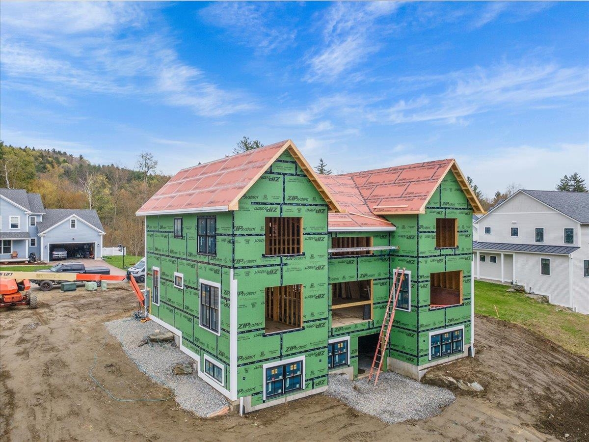 539 Thomas Lane, Stowe