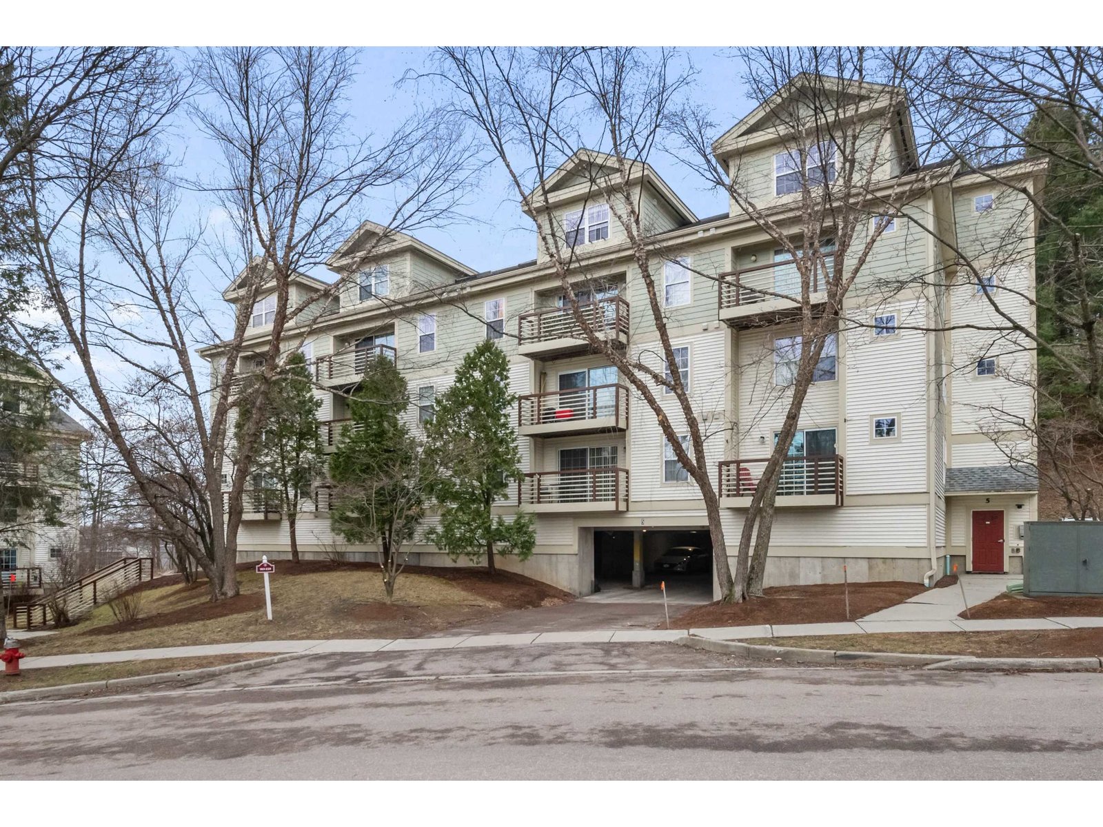 229 Hildred Drive, Burlington