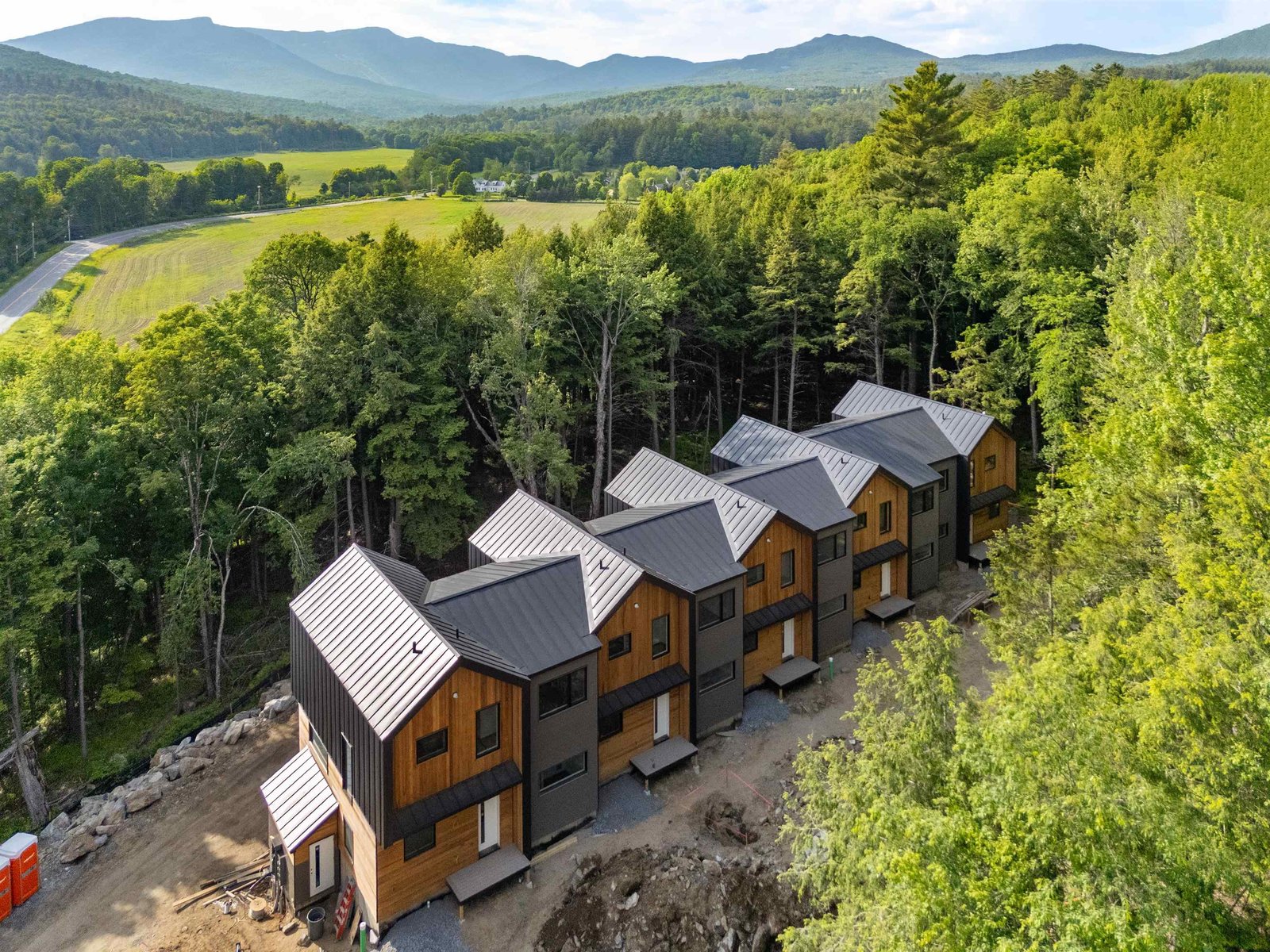2438 Mountain Road, Stowe