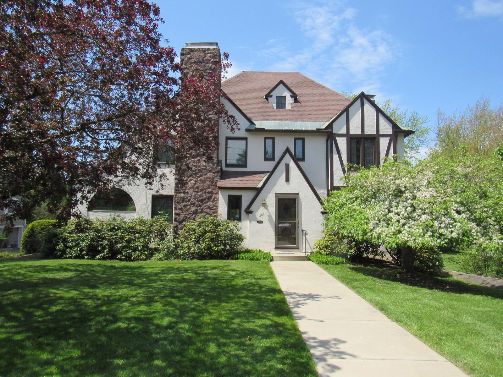 261 South Prospect Street, Burlington
