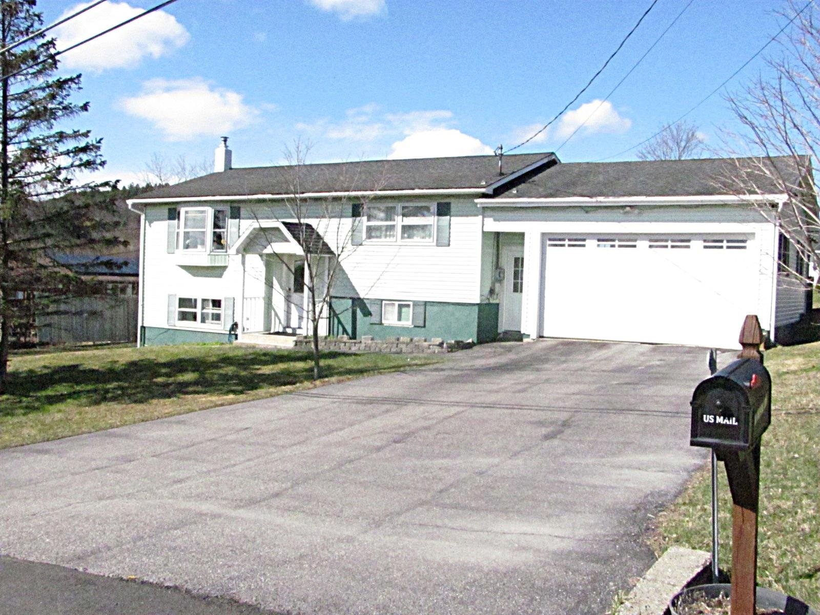 1 East Road, Middlebury