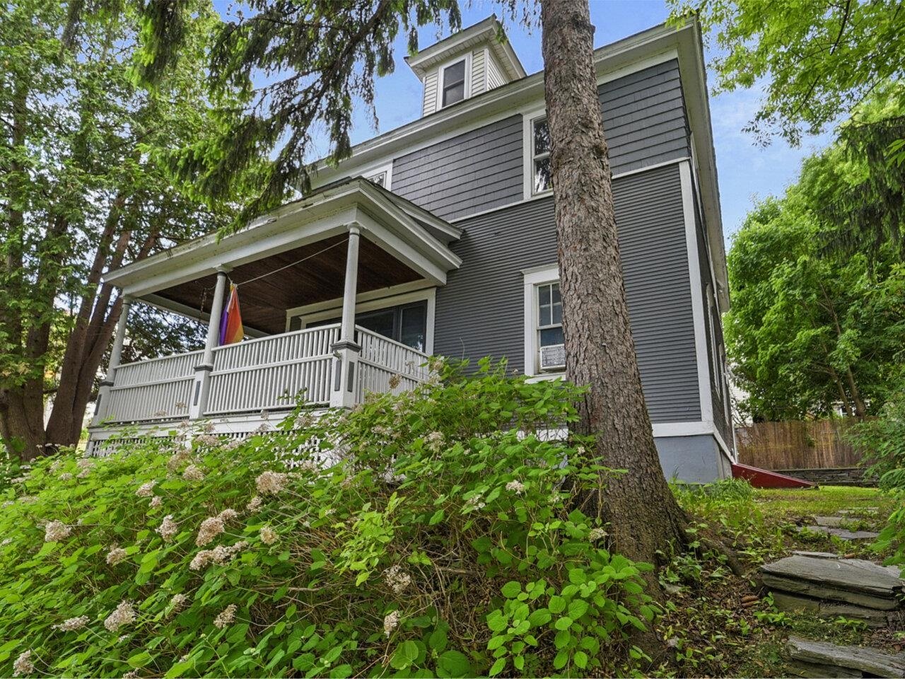 460-462 Colchester Avenue, Burlington