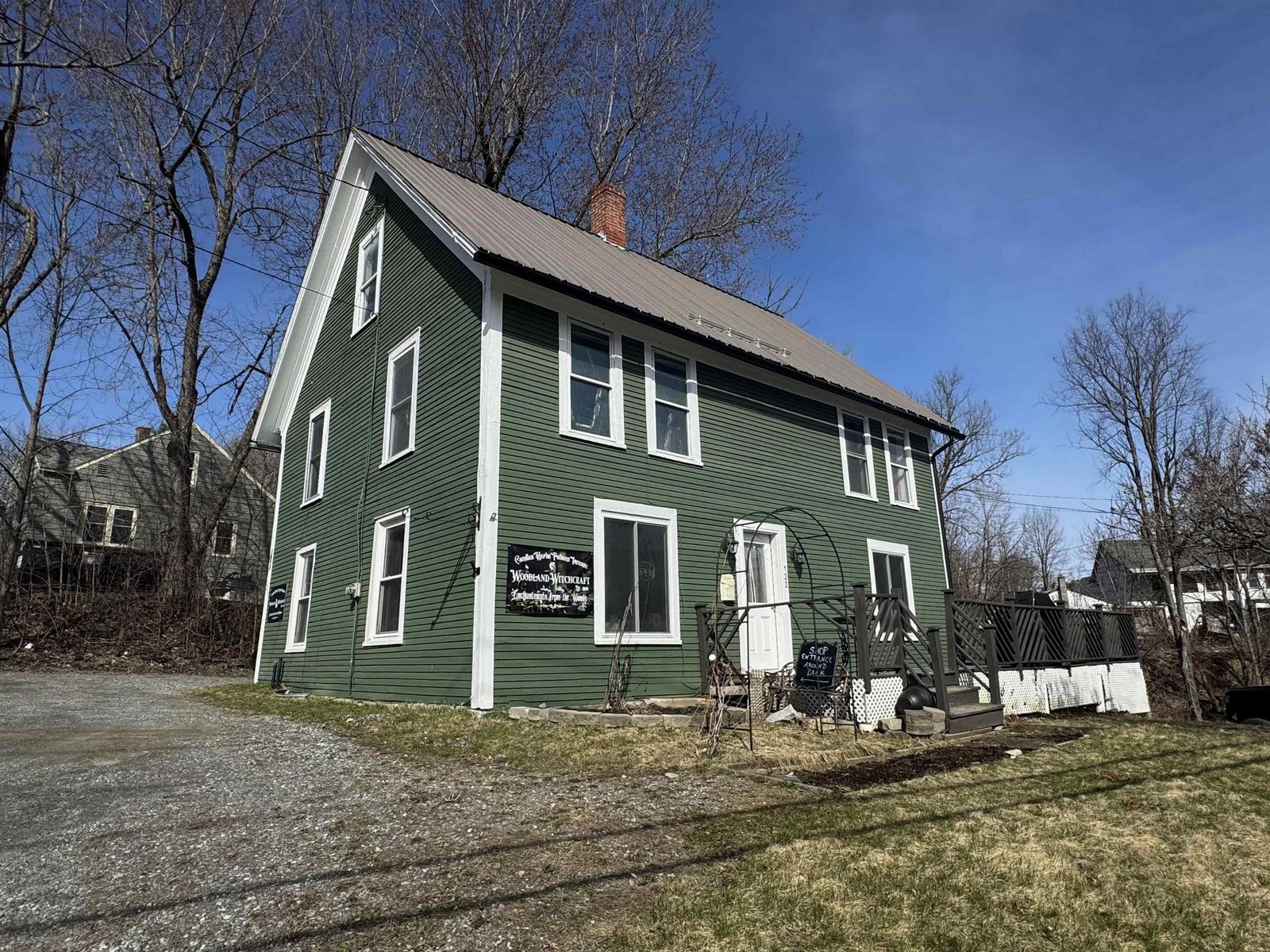 123 West End Avenue, Newport City