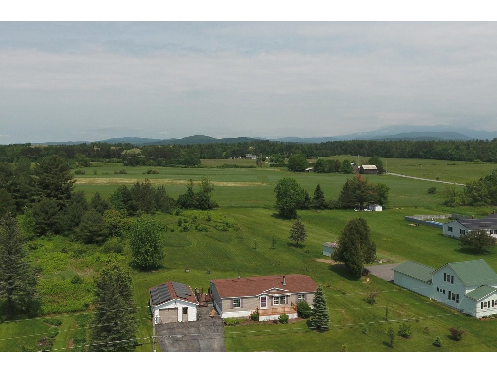 2745 Mountain View Road, Williston
