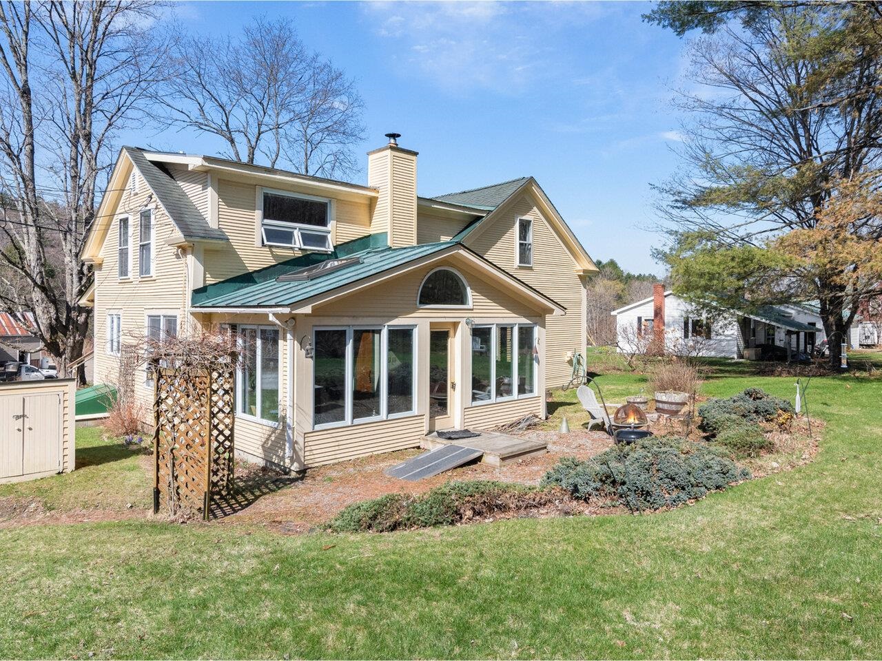 321 East River Road, Lincoln