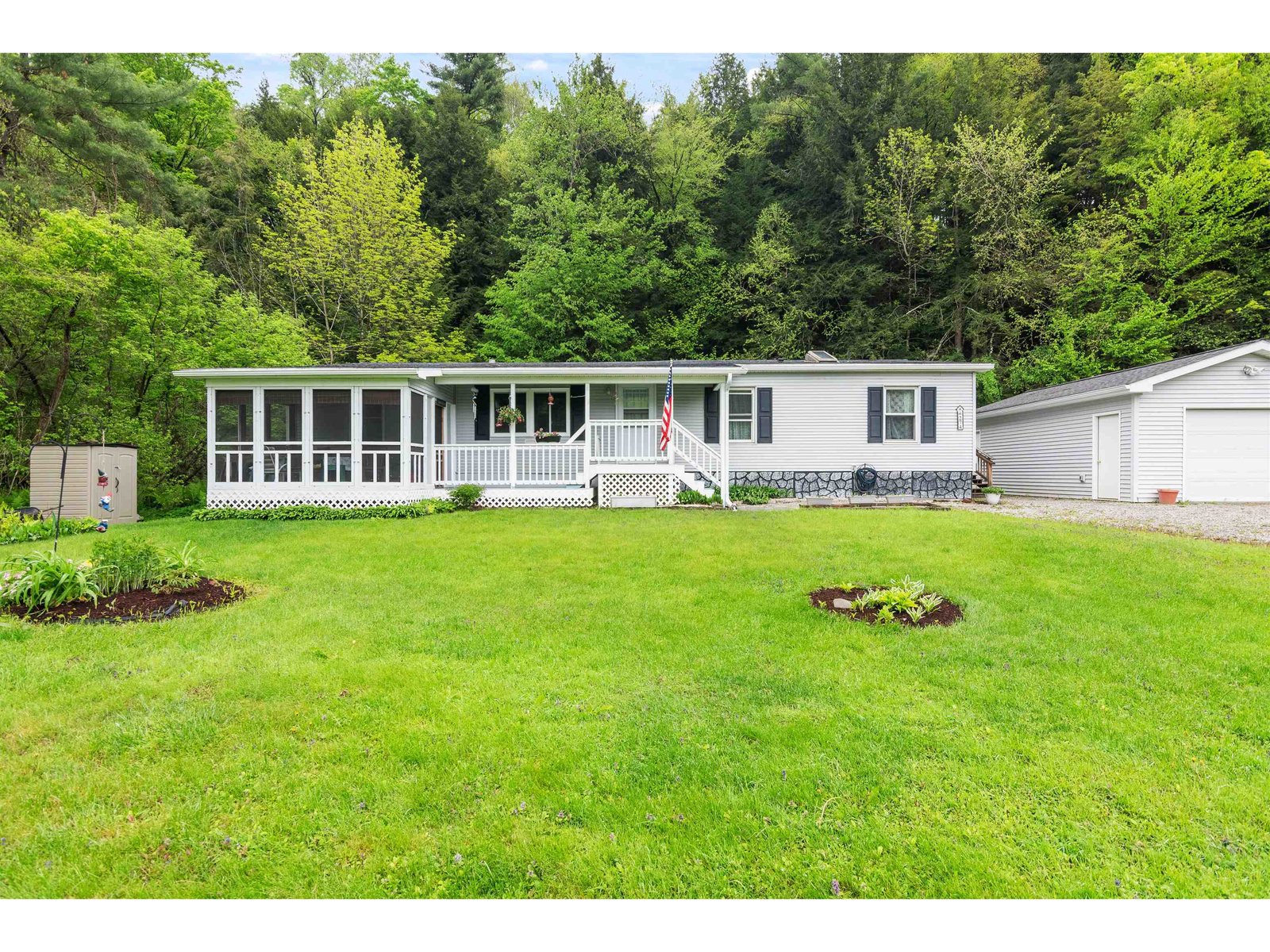 274 Roberts Park Road, Huntington