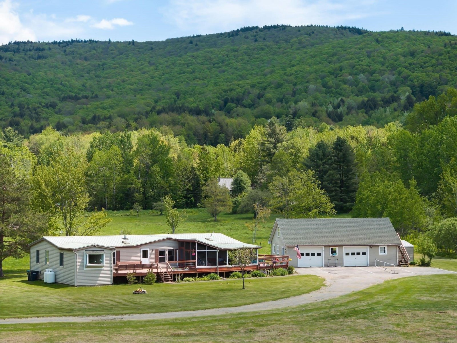 1660 Churchill Road, Elmore