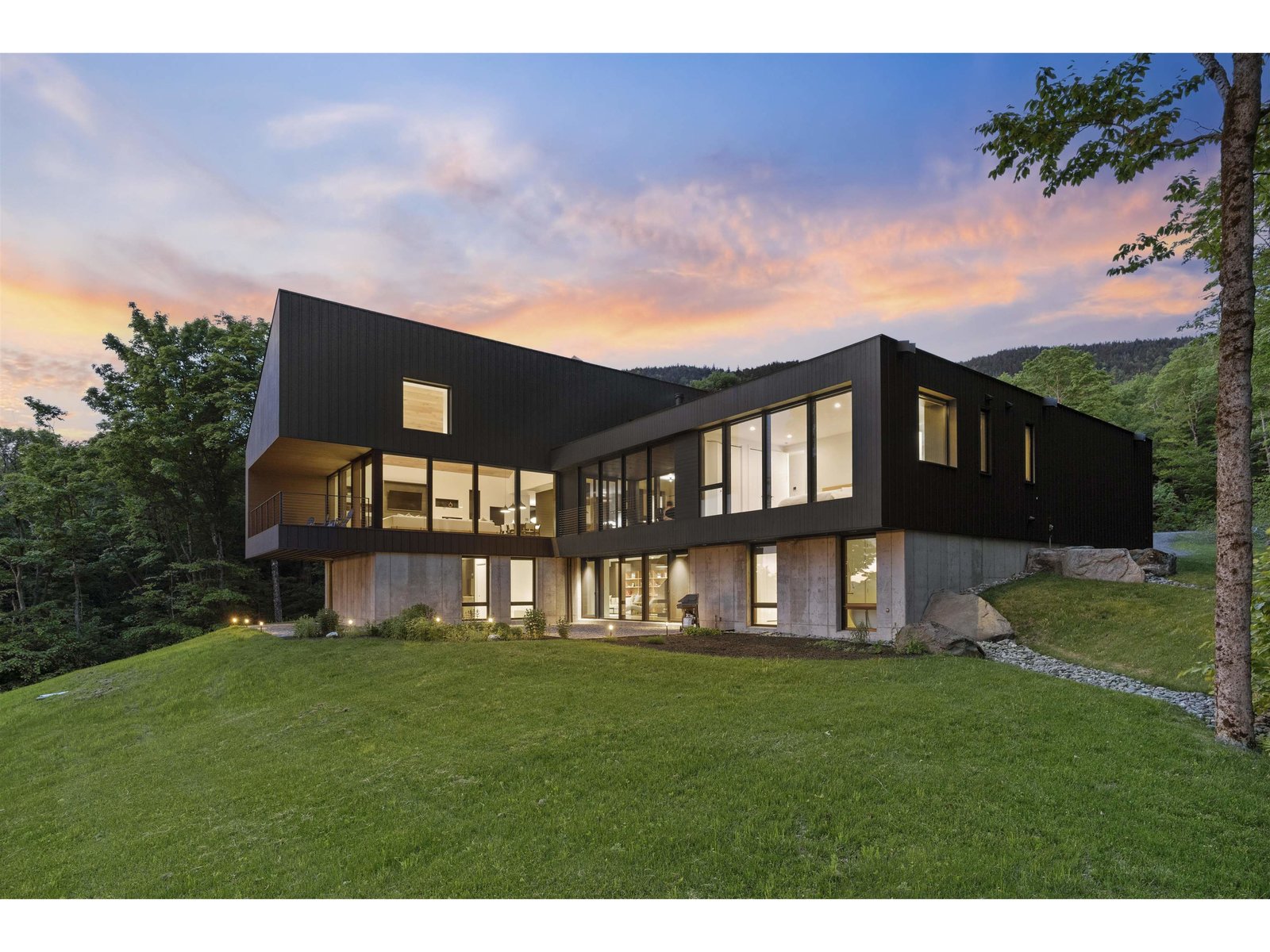 811 Bear Creek Lane, Waterbury