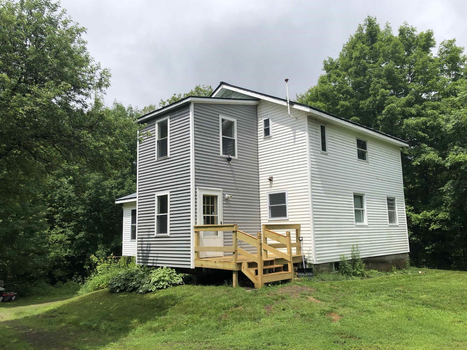 600 Bog Road, Belvidere