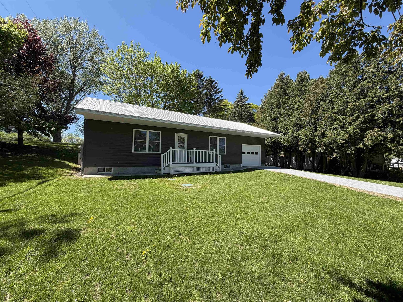102 East Shore Drive, St. Albans Town