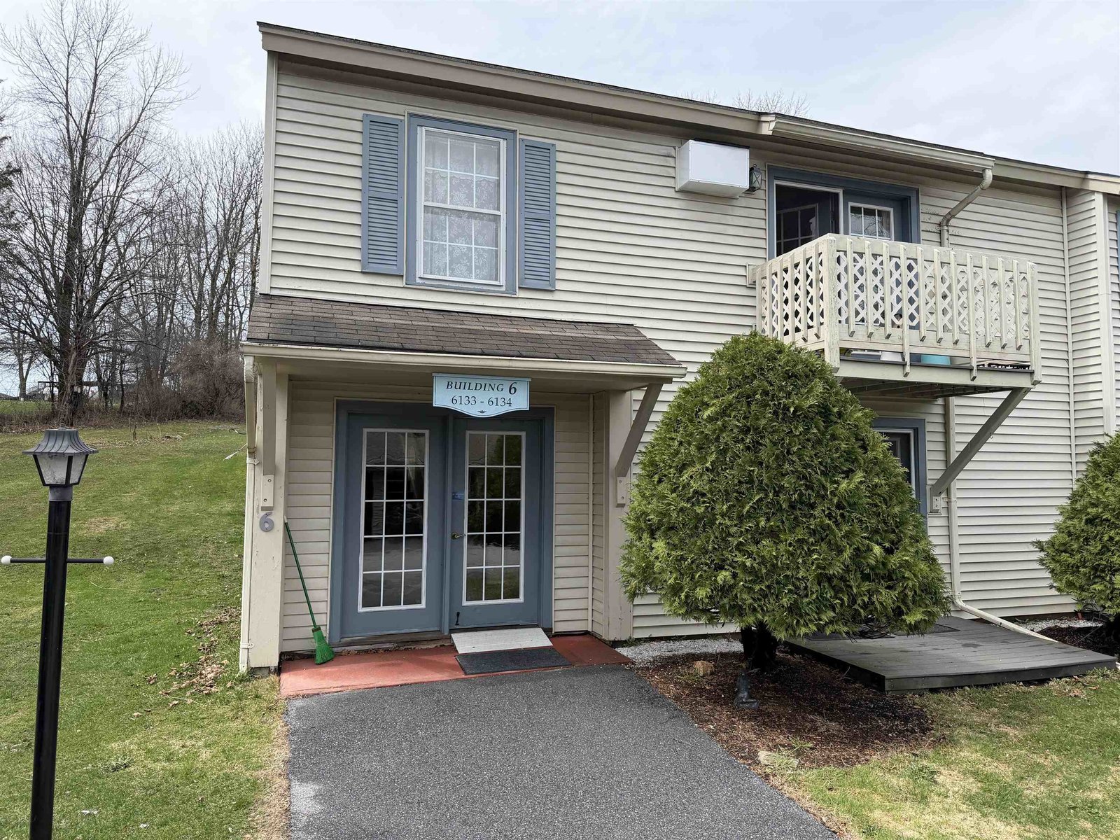 6133 The Terraces, Shelburne