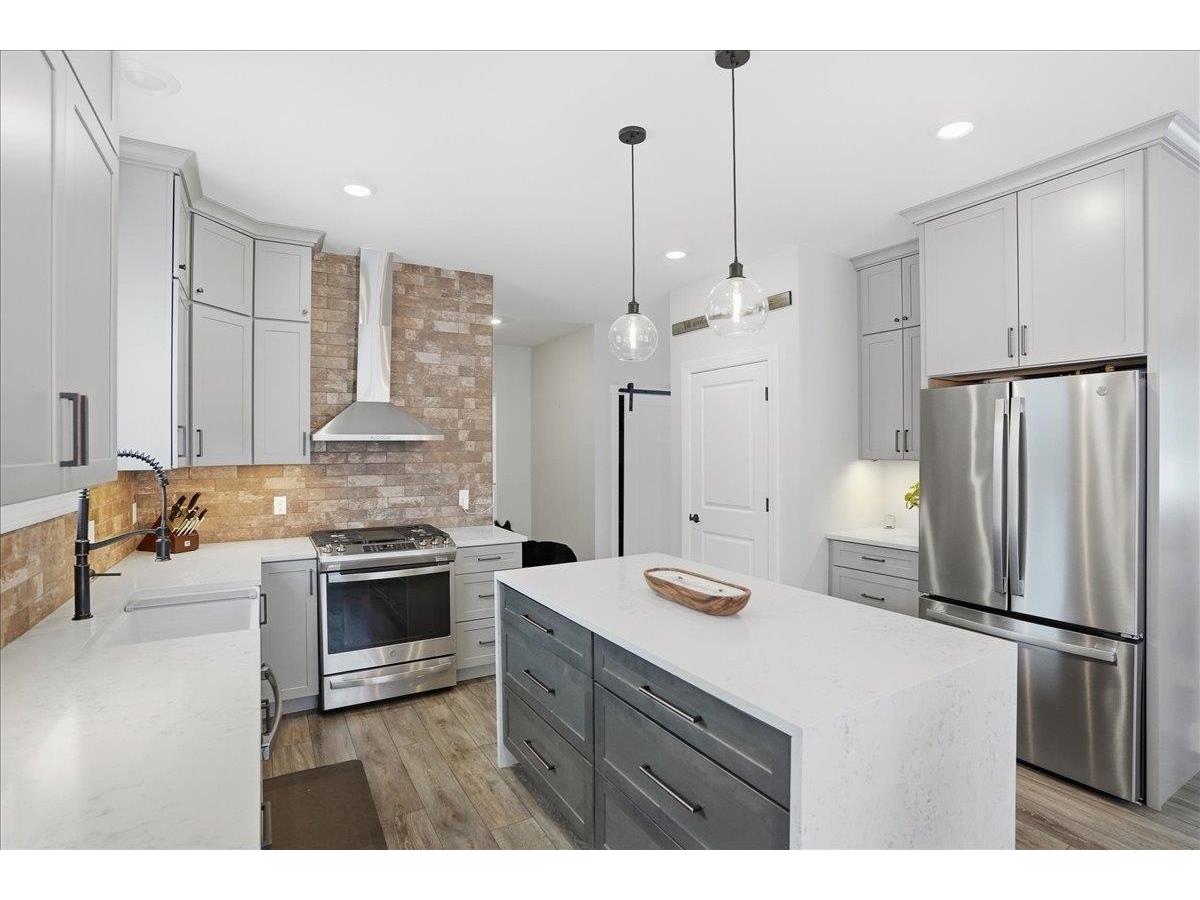 343 Chloe Circle, Williston