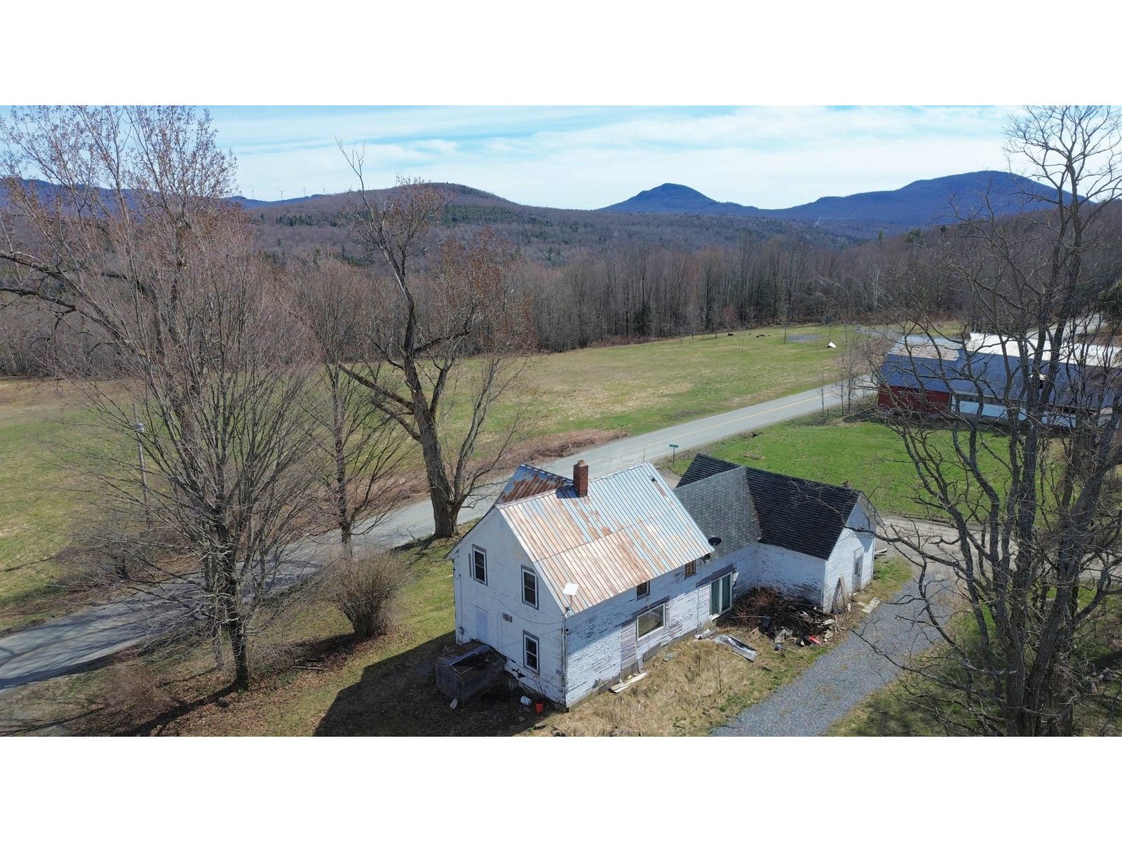 12 Baraw Road, Lowell