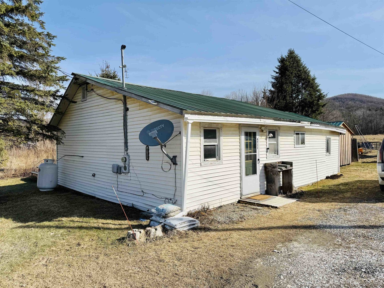 4711 Main Road, Huntington