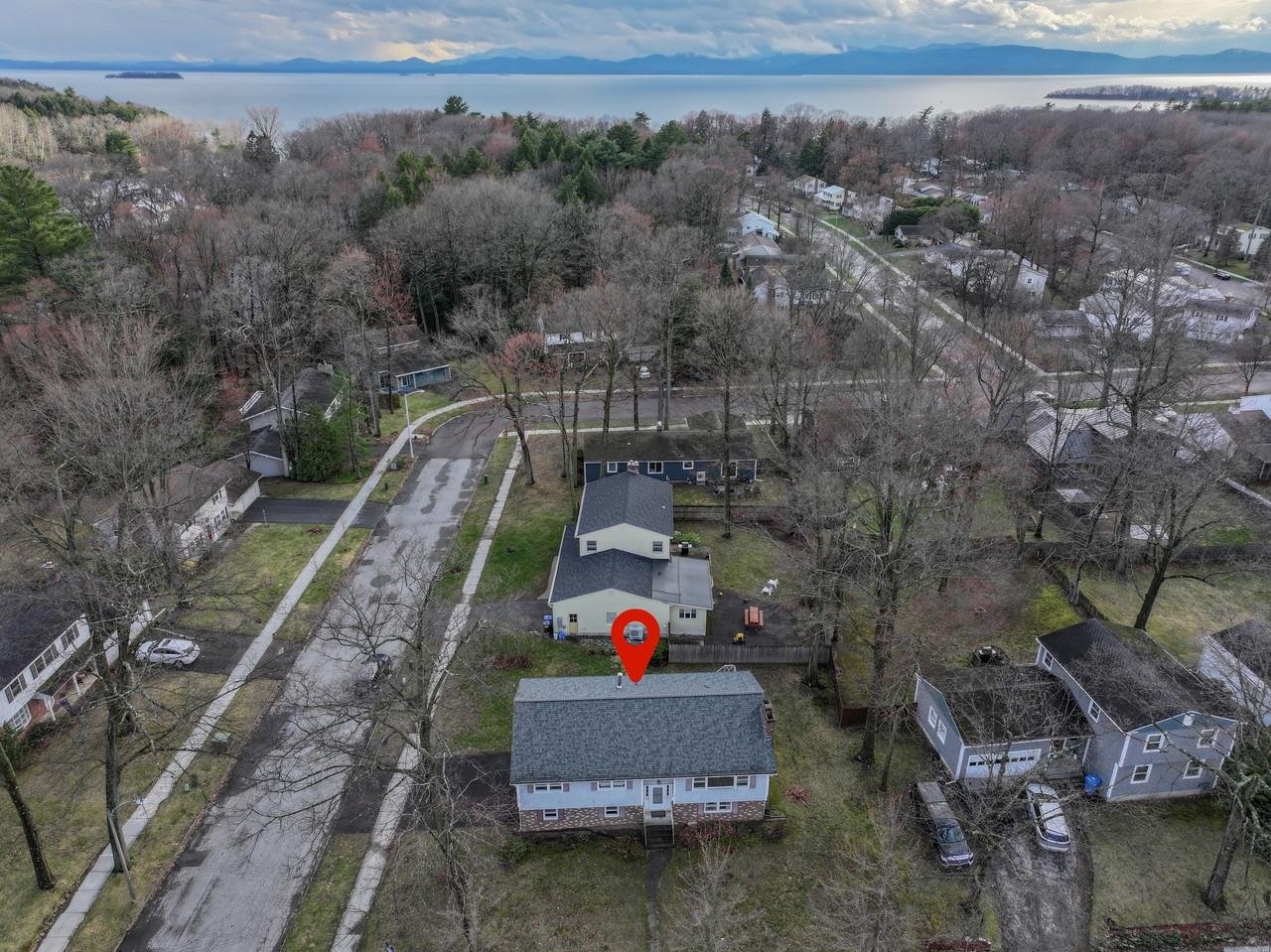 5 Birchwood Lane, Burlington