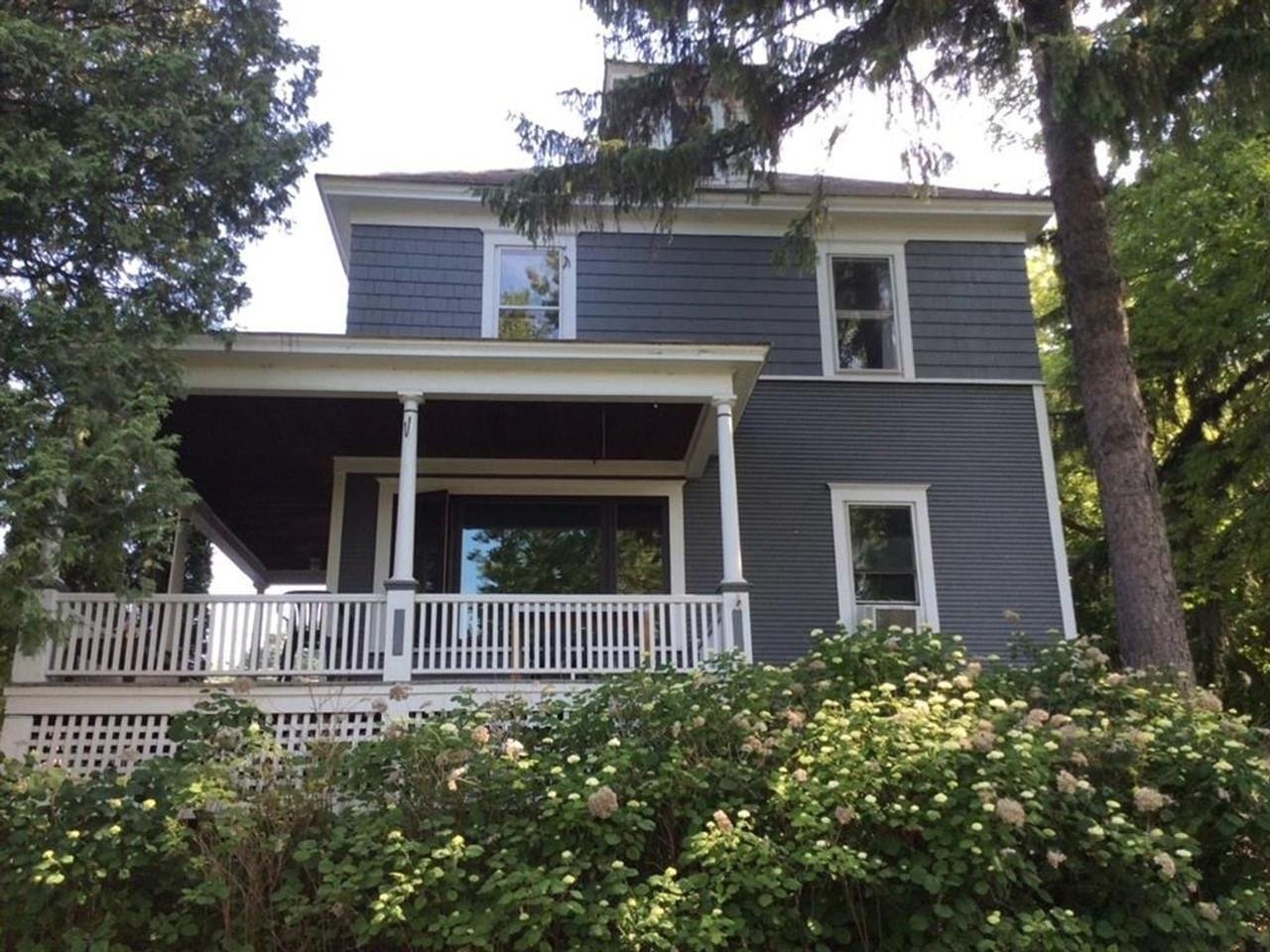 460-462 Colchester Avenue, Burlington