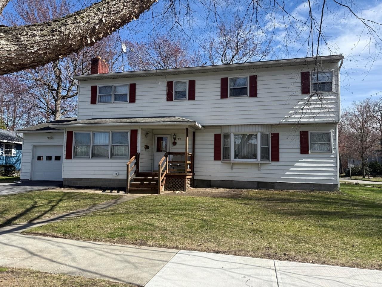 71 Lakewood Parkway, Burlington