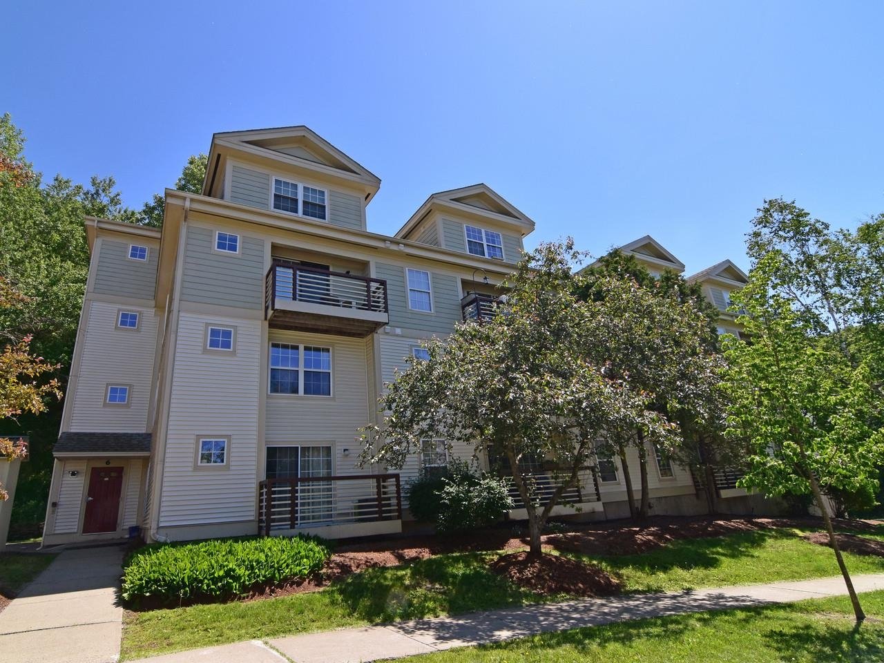 243 Hildred Drive, Burlington