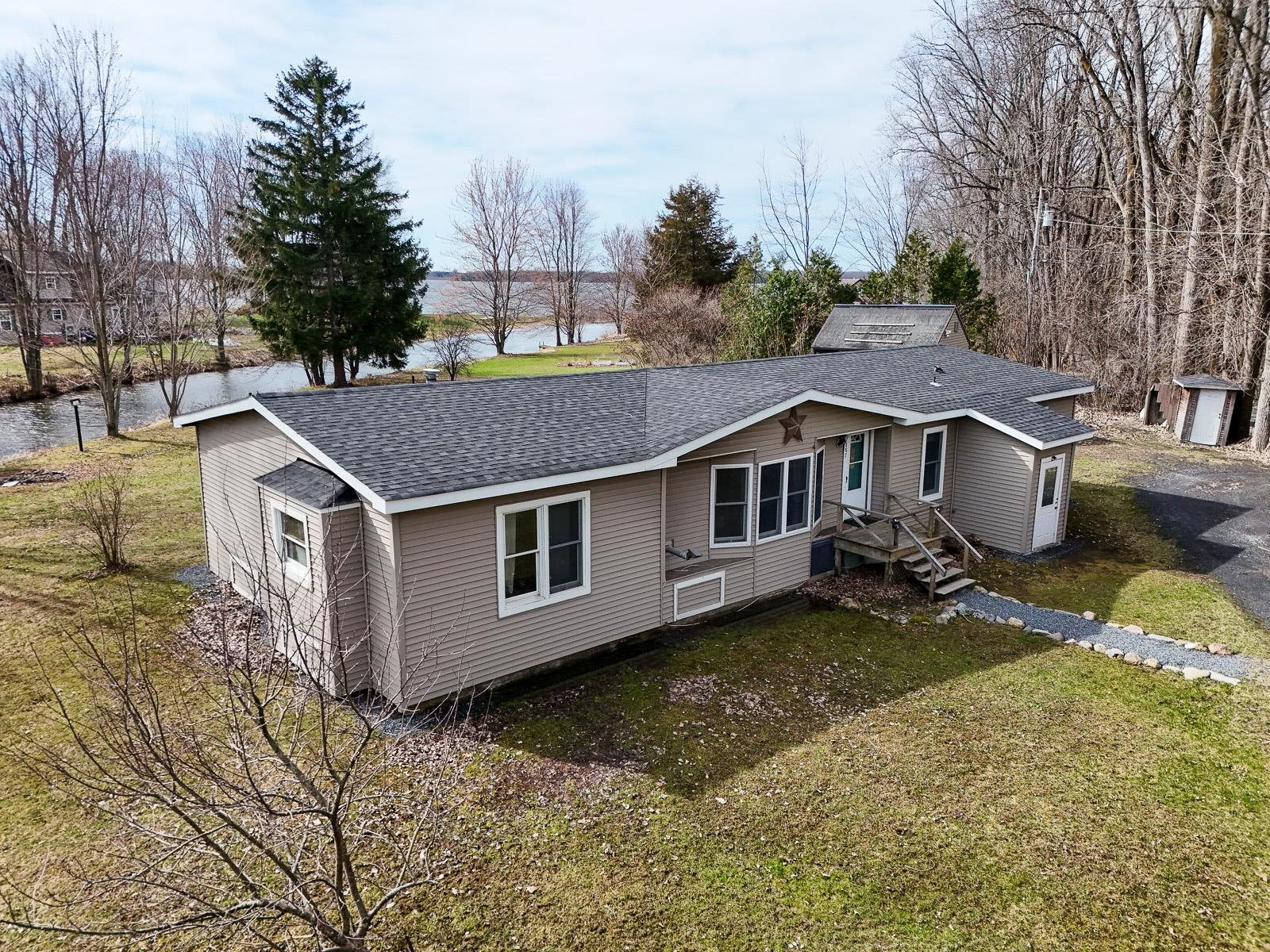 287 Canal Lane, North Hero