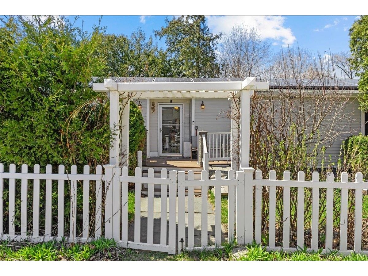 9 Railroad Lane, Shelburne