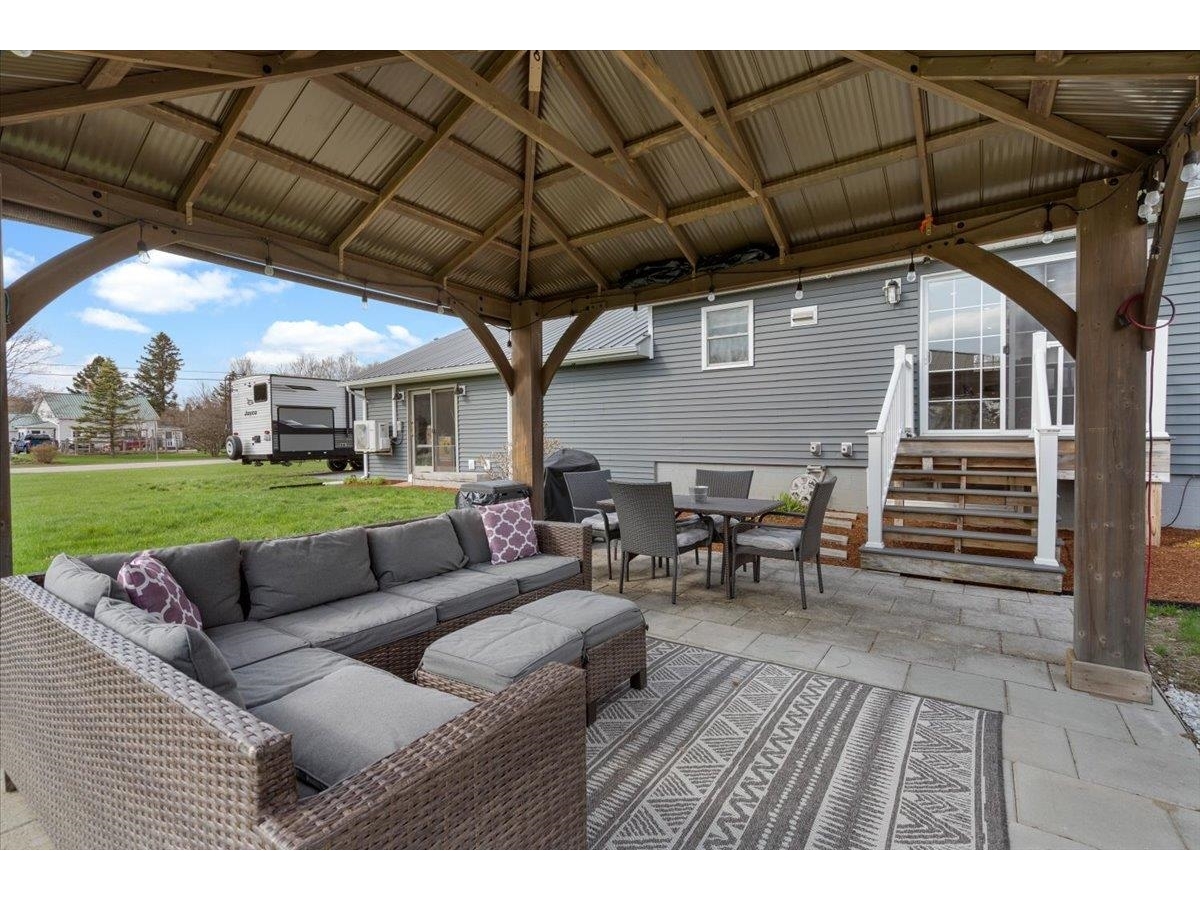 6 Cooper Road, Milton