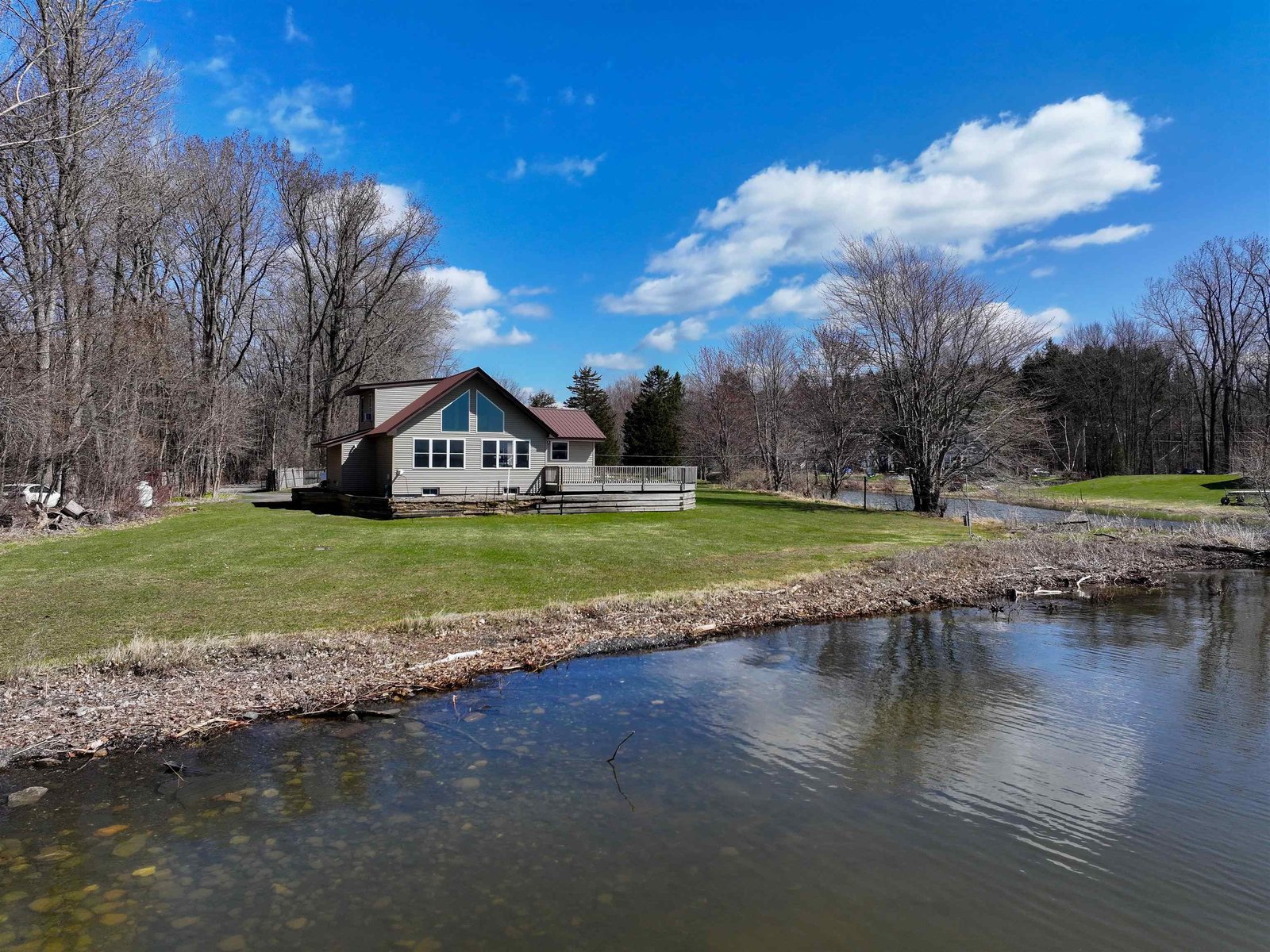 352 Canal Lane, North Hero