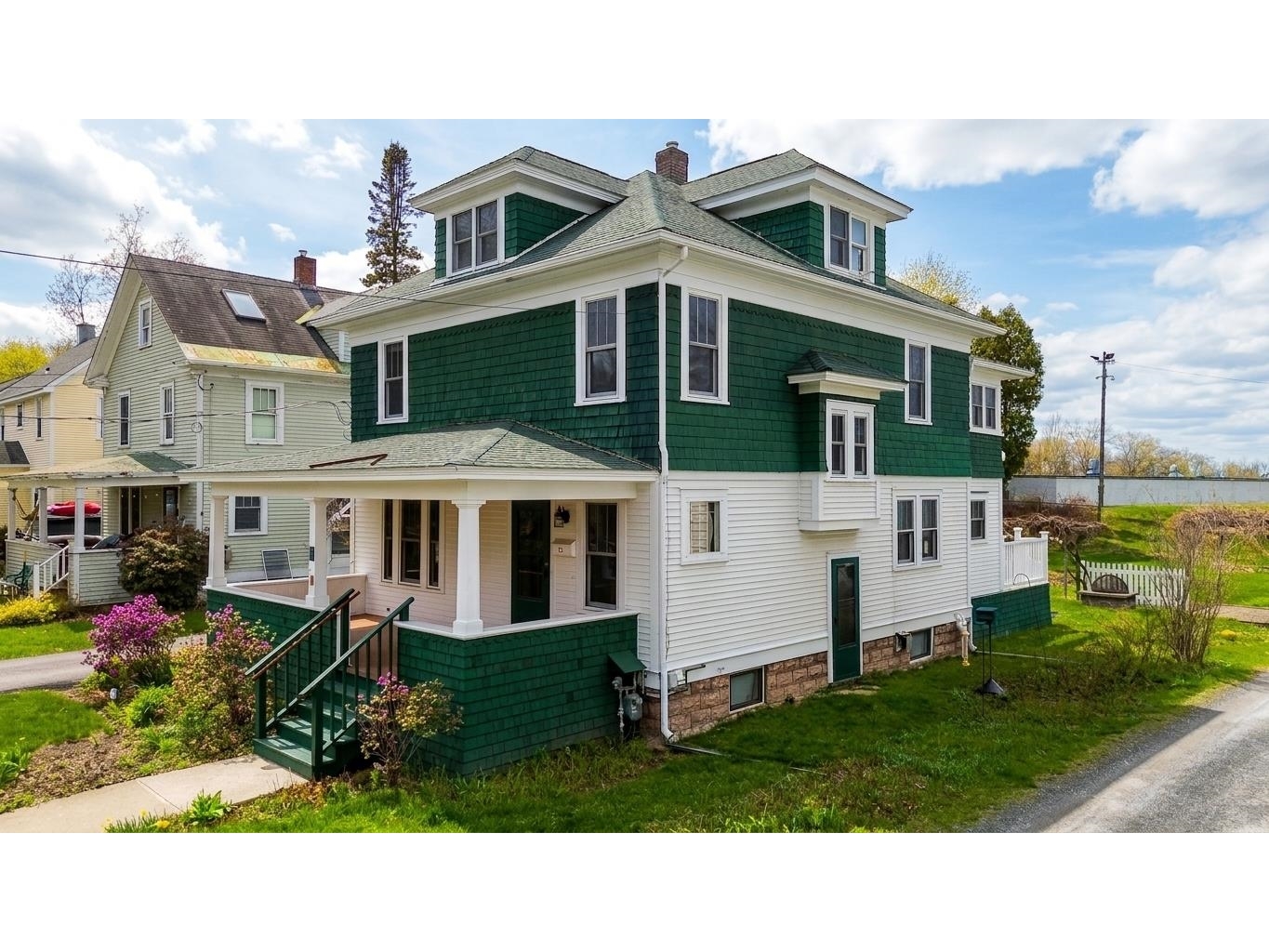 25 University Terrace, Burlington
