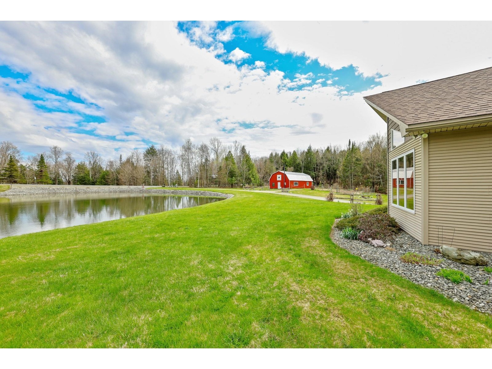 348 Maple Ridge, Coventry