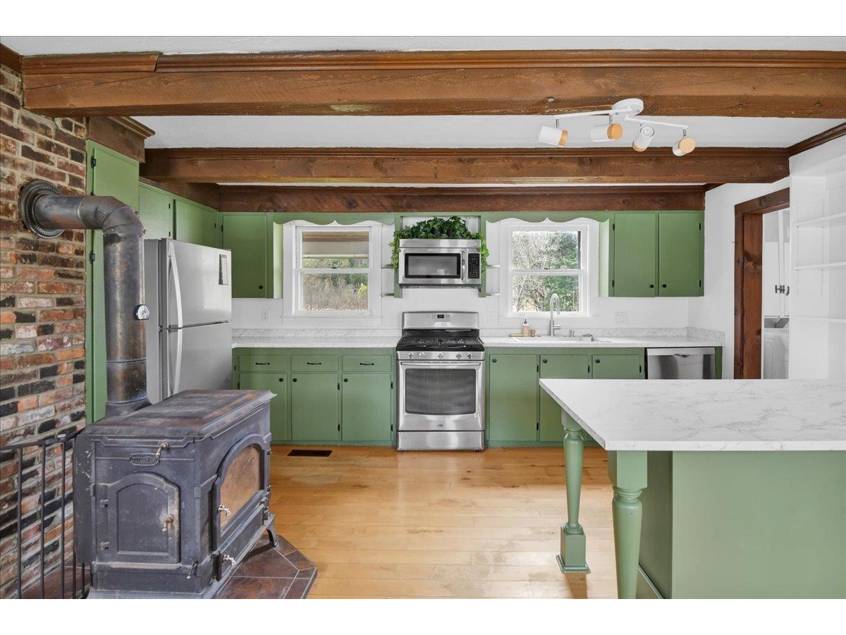 4804 Main Road, Huntington