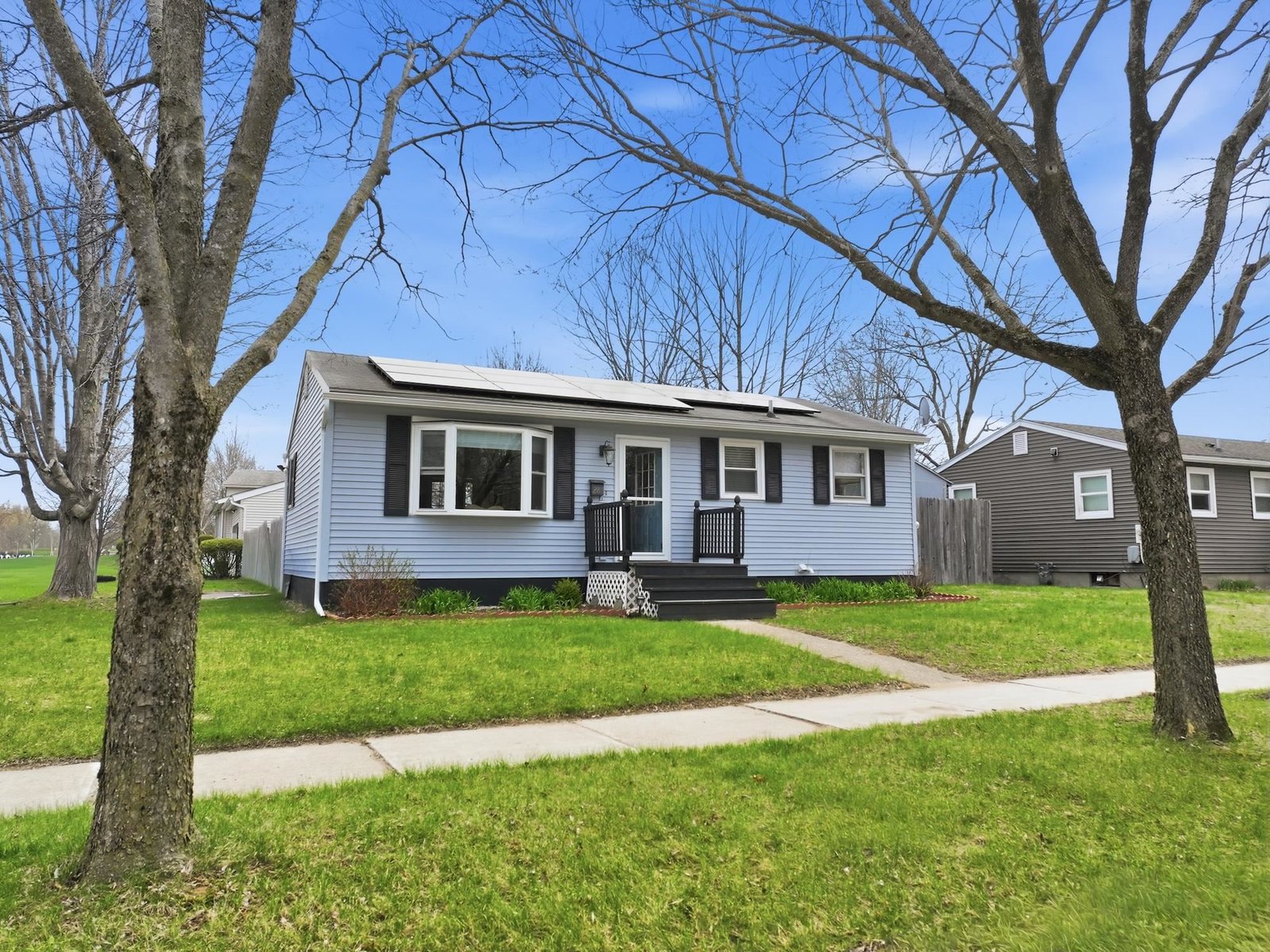 286 James Avenue, Burlington