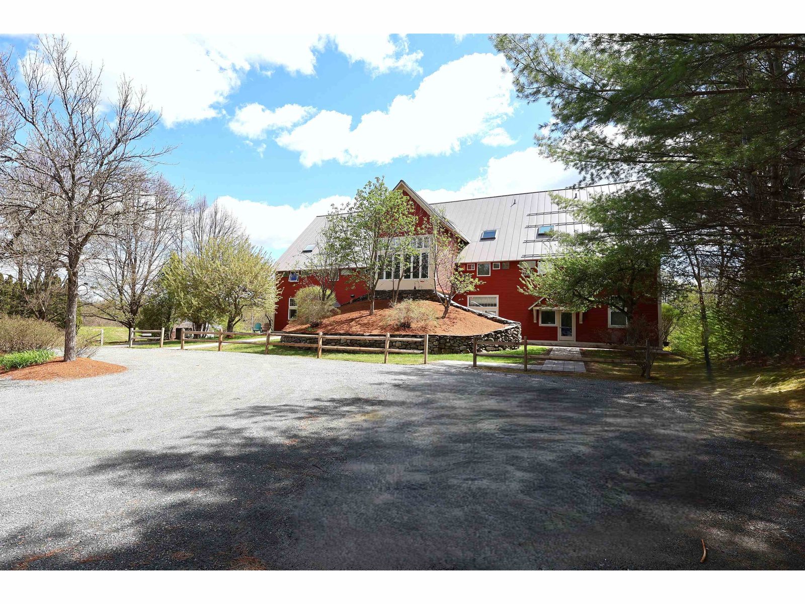 16 Hemlock Ridge Drive, Hartford