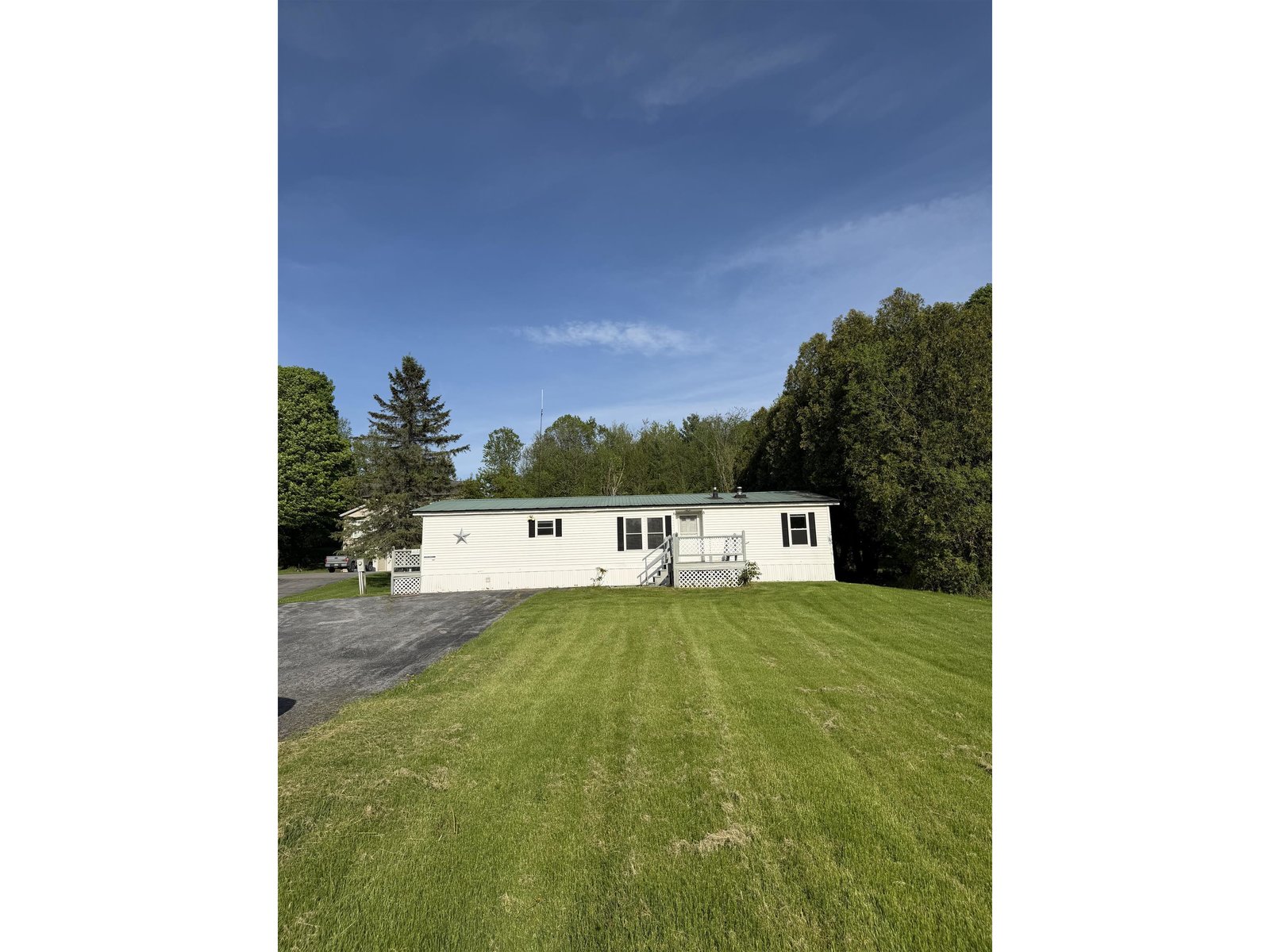 68 Railroad Street, Milton