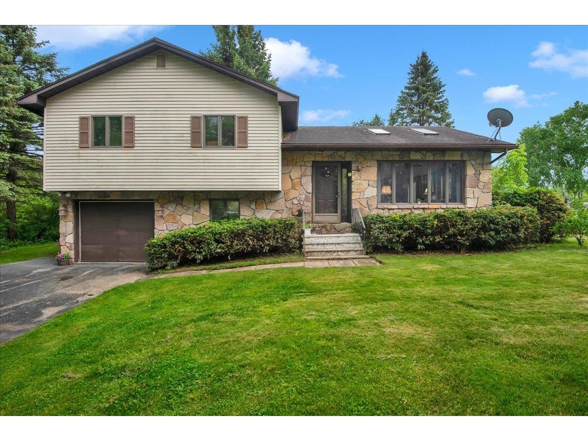 6 Meadowbrook Lane, St. Albans Town
