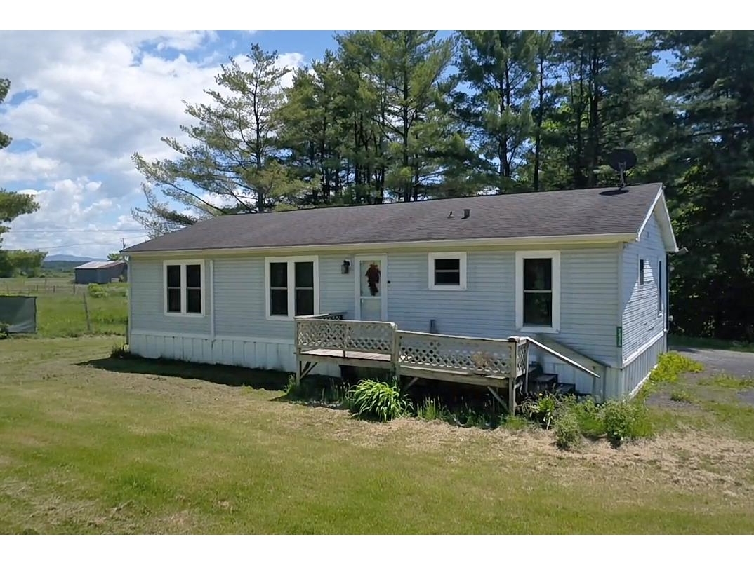 2475 Town Line Road, Bridport