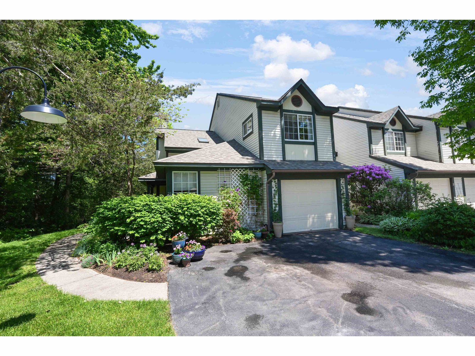29 Lake Forest Drive, Burlington